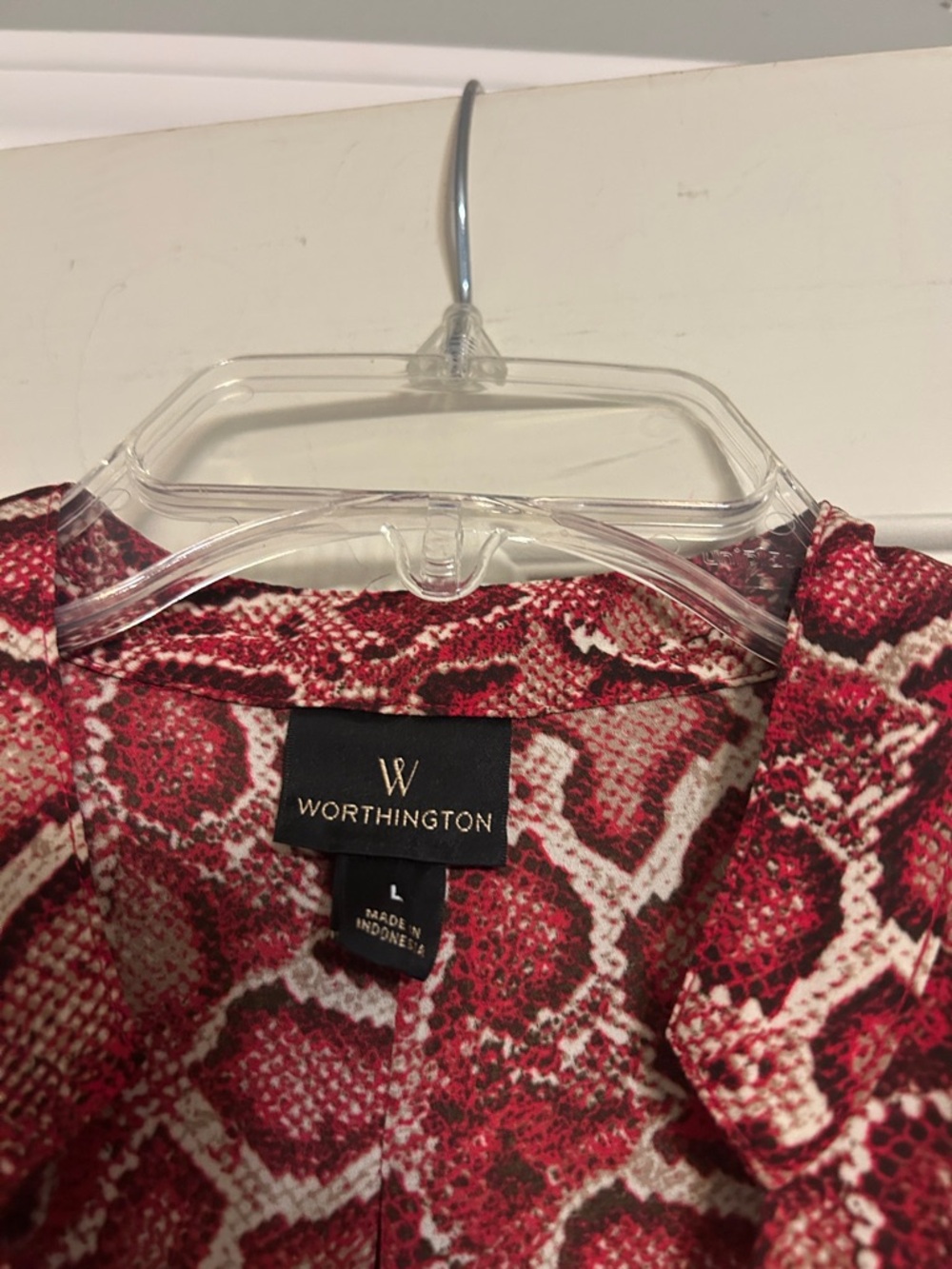 LiKe💙for $3 off🚎 Worthington red animal print blouse - Picture 3 of 5